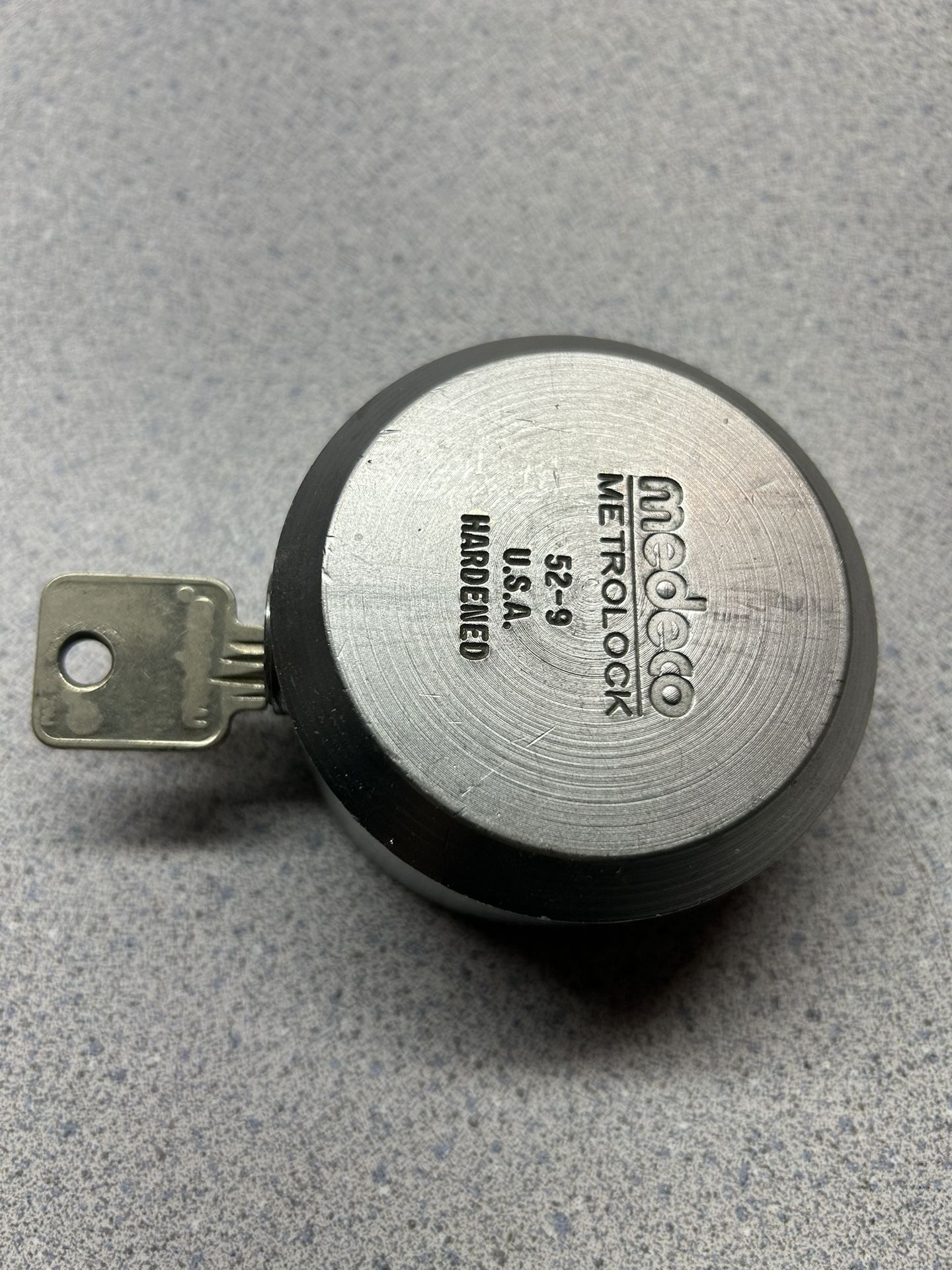 Medeco Metrolock Puck Lock with Key