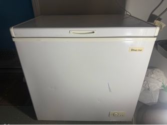 MAGIC CHEF CHEST FREEZER
