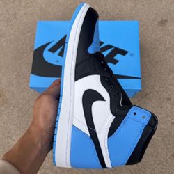Air Jordan 1 Retro High OG ‘UNC Toe’ (blue,black,white)