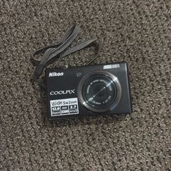 Nikon COOLPIX S570 Digital Camera