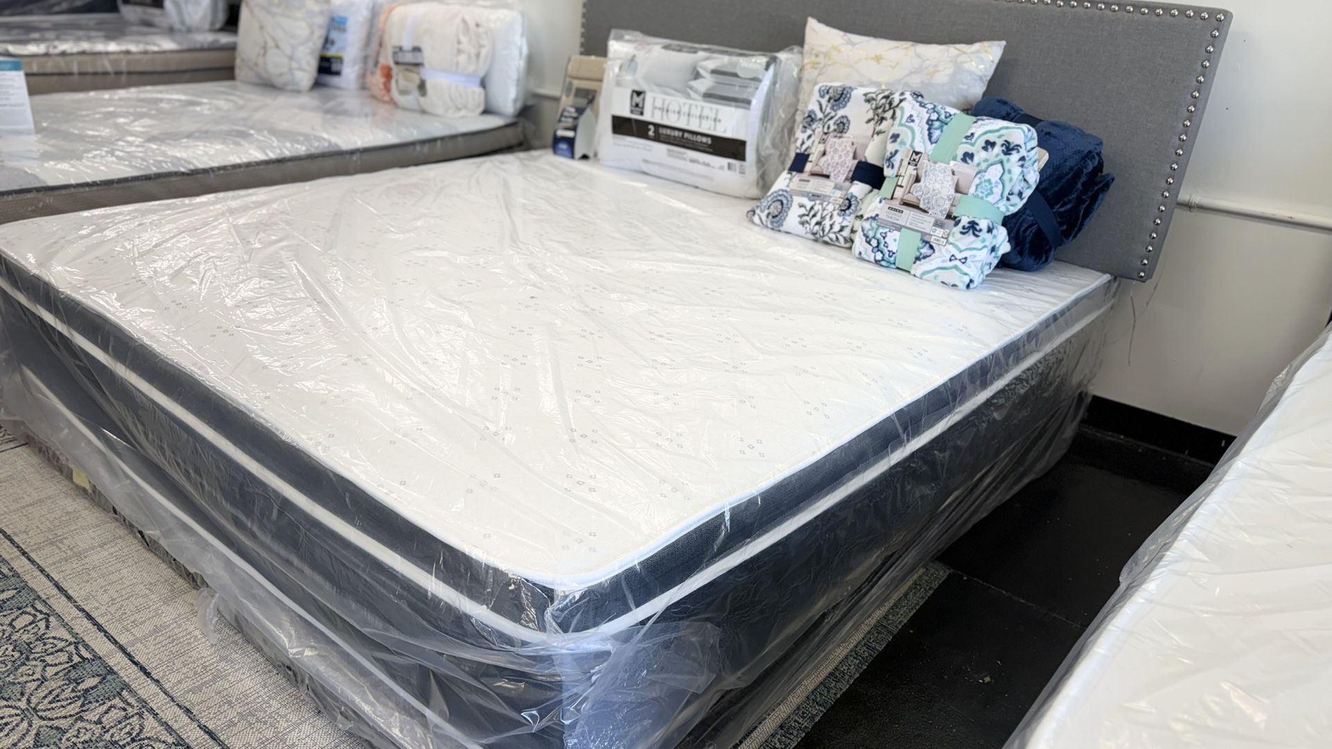 Mattress With Box Spring ! Good Price 🤩