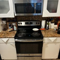 GE Electric Stove And Over The Range Microwave 