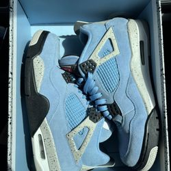 Jordan 4 Retro University Blue 