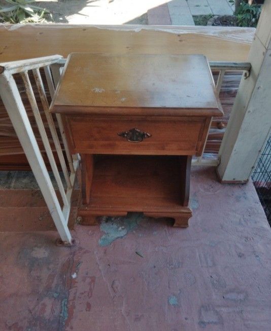 Mesita Para Lámpara