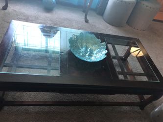Coffee table must sale it today, 20$