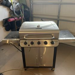Charbroil Grill. 5 Burner. 