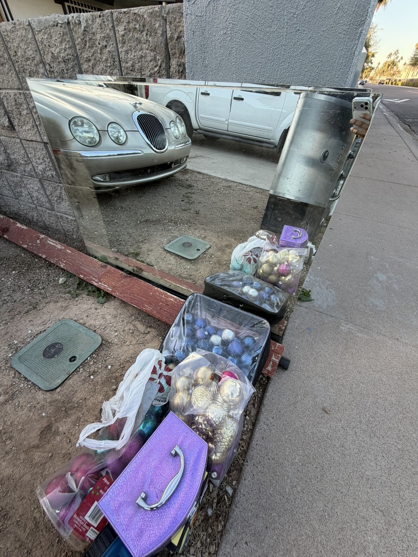 2 Mirrors & Some Ornaments Left - FREE