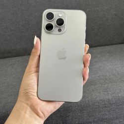 IPhone 15 Pro Max Unlocked / Liberado 👌 (Different Colors Available)