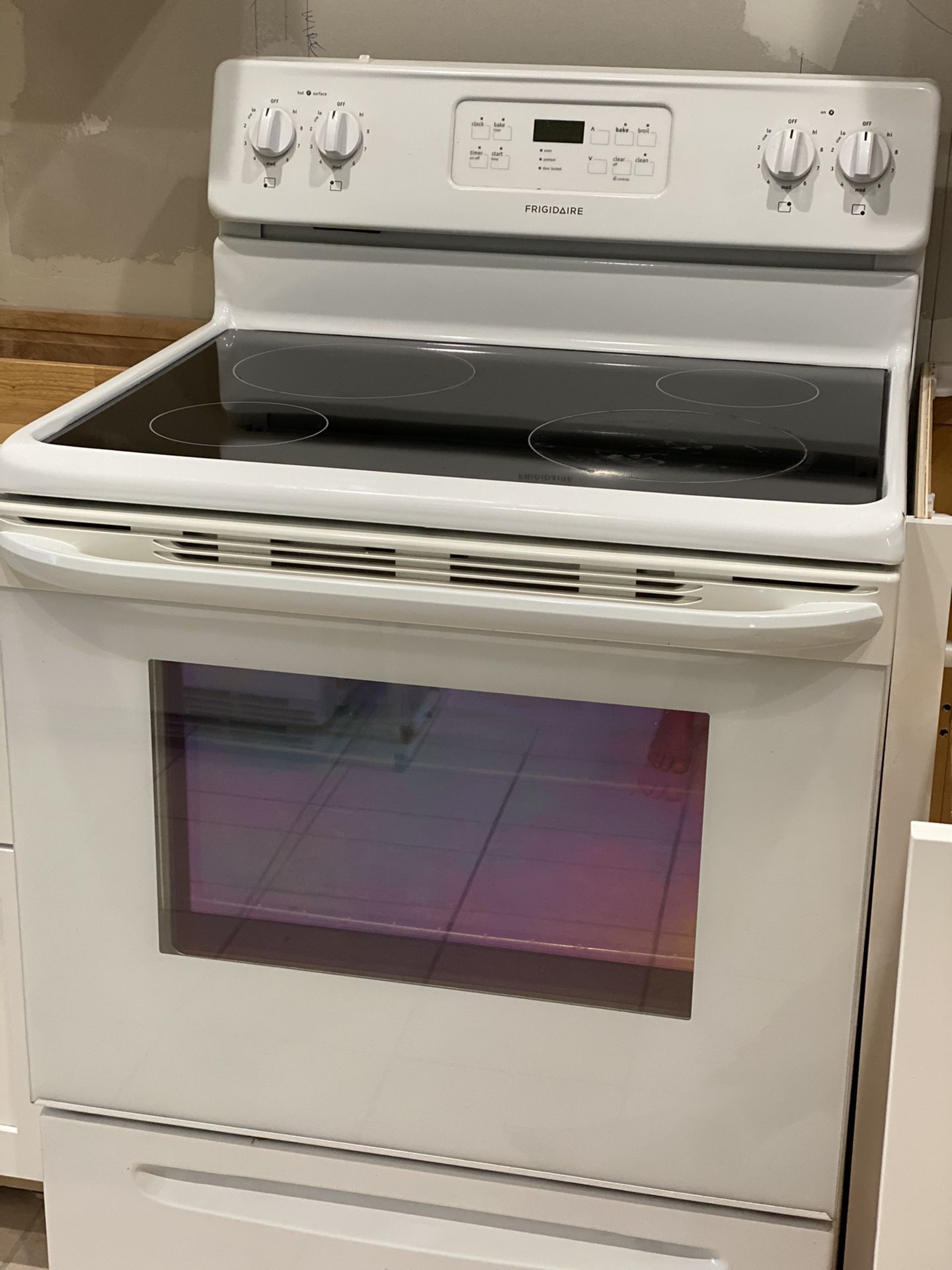 Stove and microwave FridgeAire