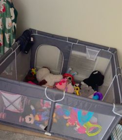 Grey Baby play pin in good condition