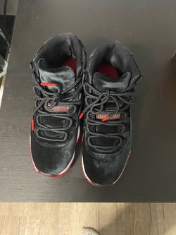 Women's Air Jordan 11 Retro 'Bred Velvet'