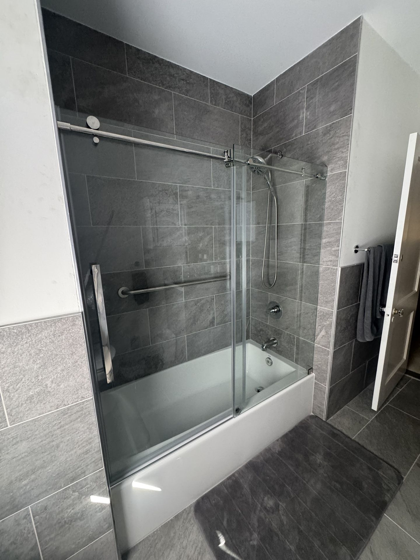 Frameless Glass Sliding Bathtub Shower Doors