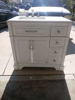 Bathroom vanity sink