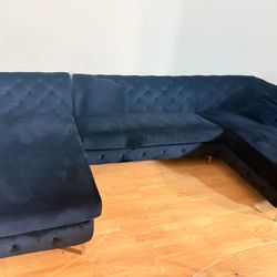 Modern Black Tufted Sectional Sofa with Chaise