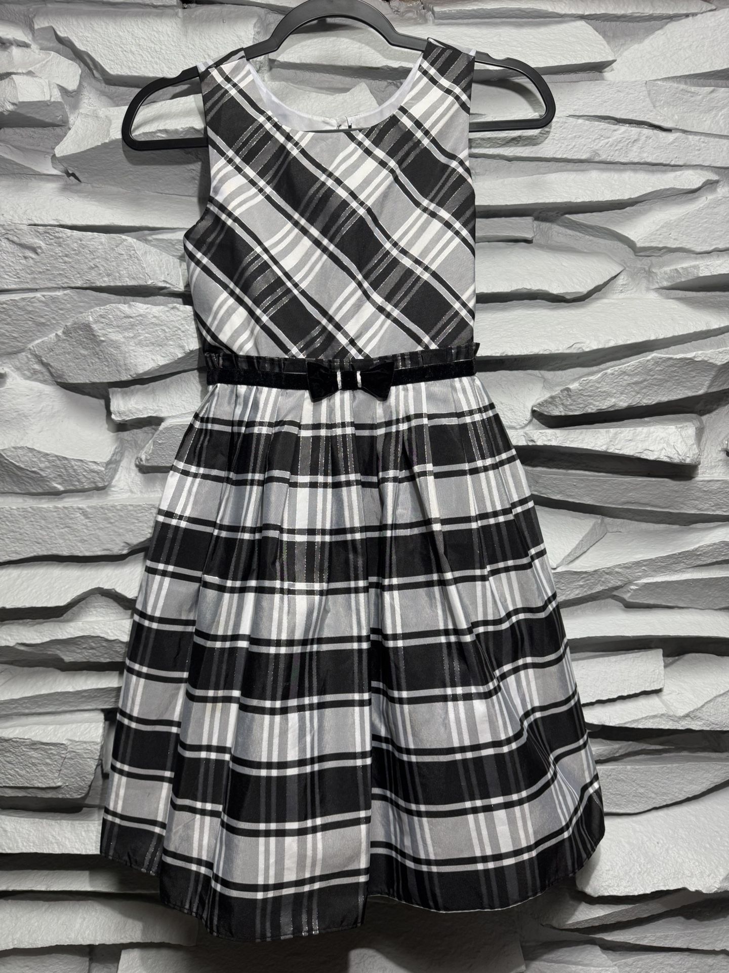 Jona Michelle girl's formal holiday plaid sleeveless dress with a black velvet tie. Sz 12