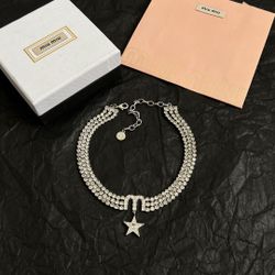 A classic women's necklace