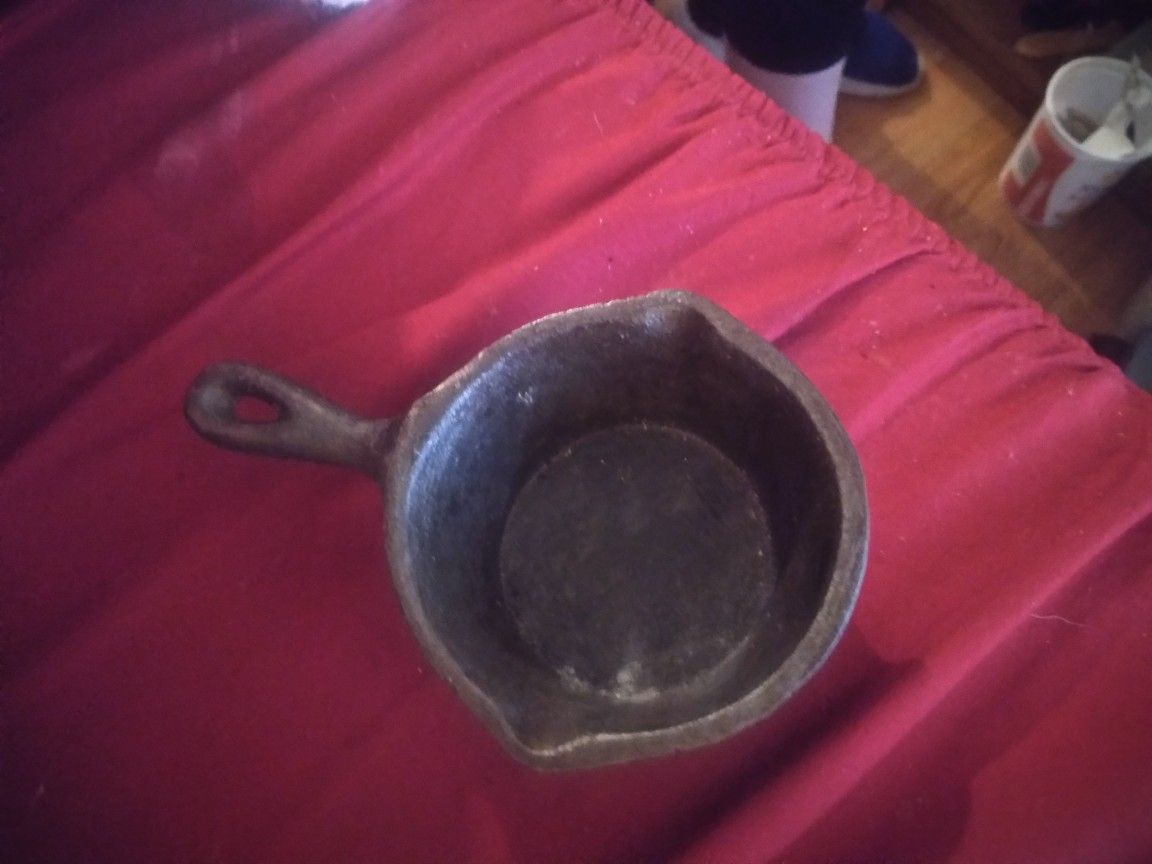 3.5 In Iron Skillet Black Iron Just Like The Real Thing Just A Mini 3.5 In