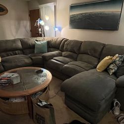 Sectional Couch With Recliner