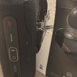 JBL Speaker Flip 6 Basically Brand New 