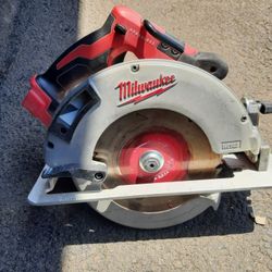 Milwaukee Cordless Saw