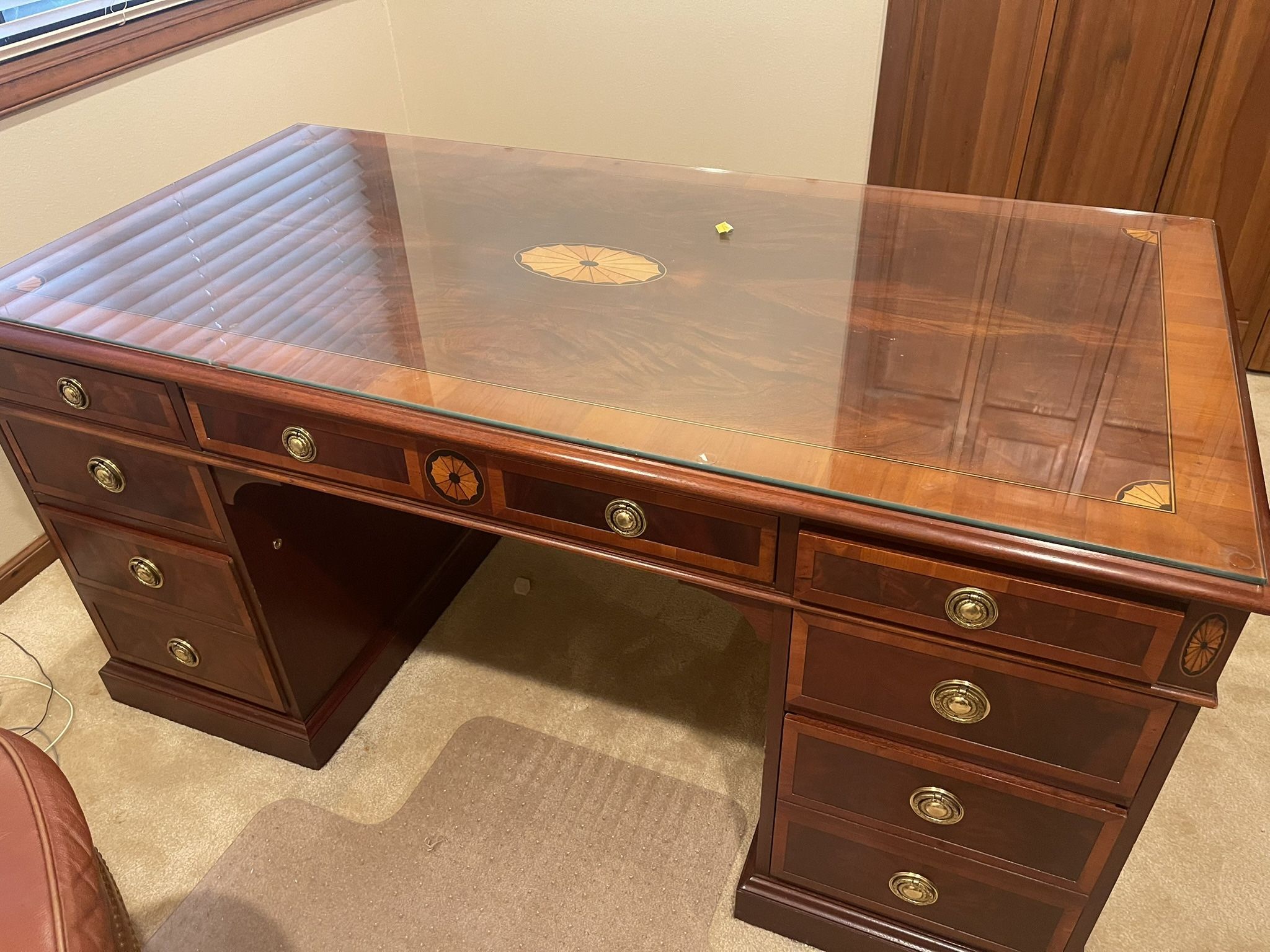 Hekman Executive Desk with Leather Chair – Excellent Condition