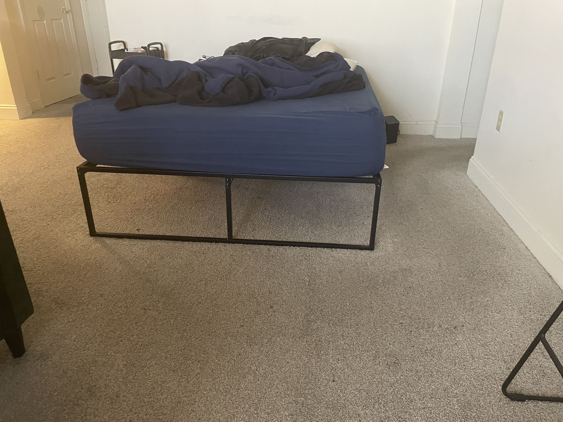 14-Inch Metal Platform Bed Frame – Full Size