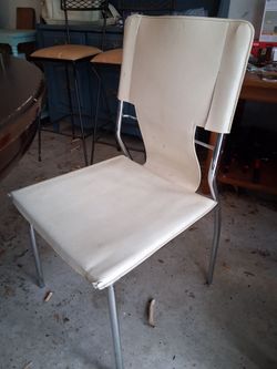 4 white chairs