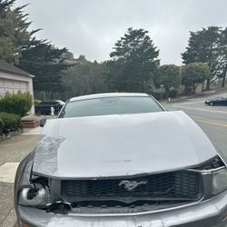 2006 Mustang Runs  Great Inside Clean Just Frontend Damage Will Need New radiator and hood
