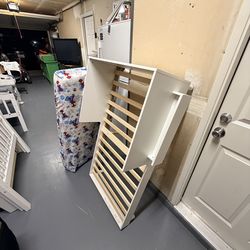 Toddler Bed with Bookshelf