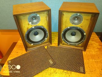 XAM 4 E by EJ Korvette speakers book shelf size Exellent working condition