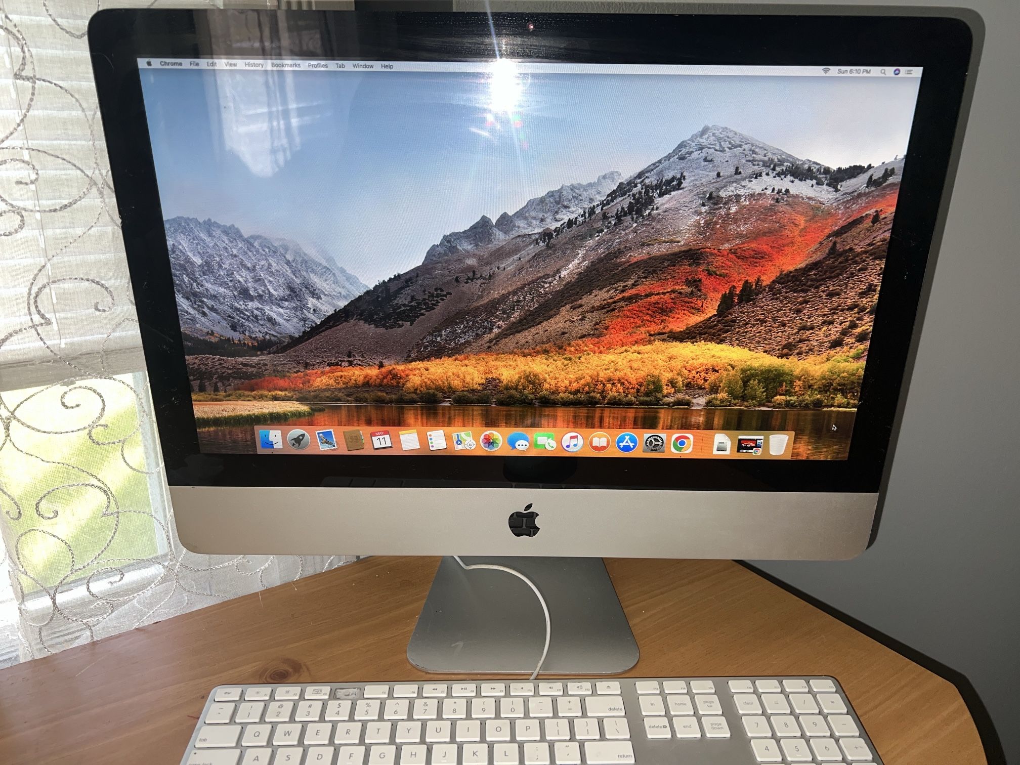 iMac 21.5” With Keyboard And Mouse