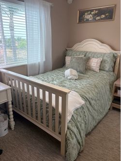 Full size bed and dresser - cream