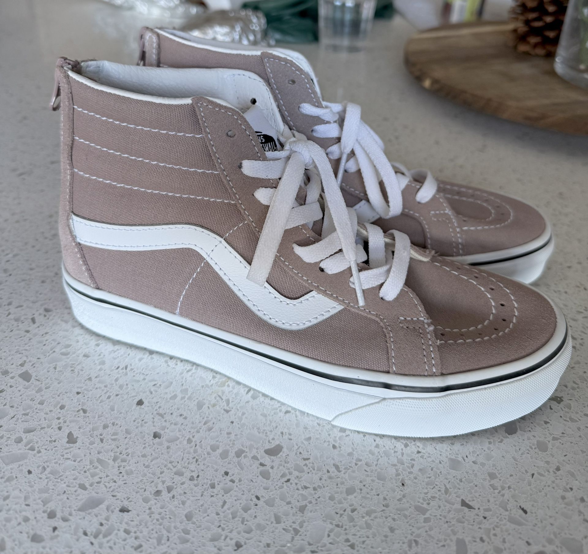 Brand New Women’s Vans Size 7