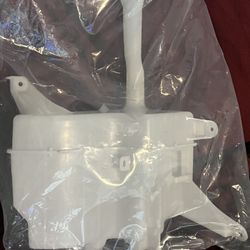 Toyota Camry LXE 2015 Washer Fluid Bottle