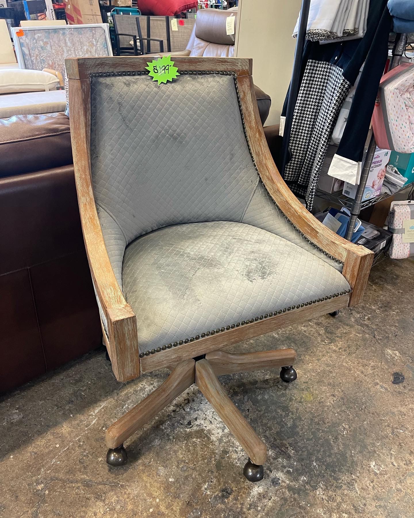 Beautiful Office Desk  Chair New Fully Assembled 