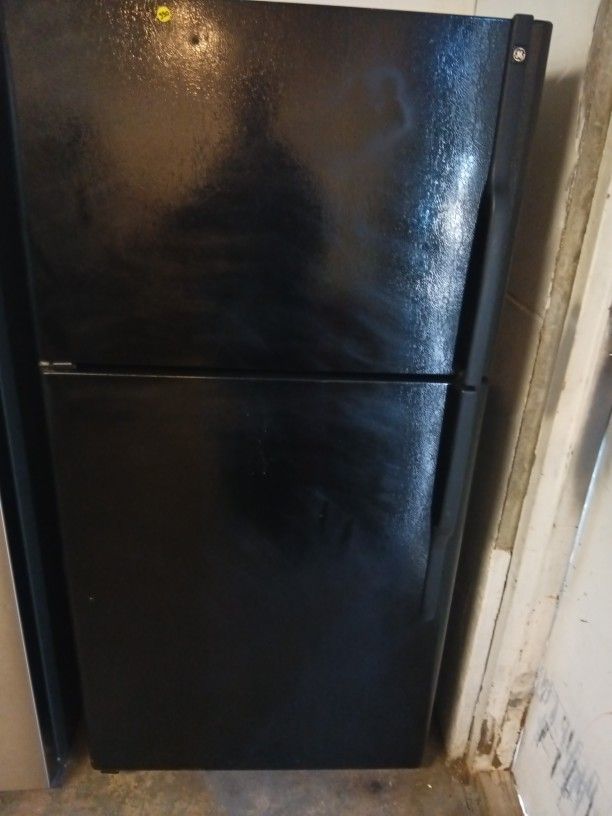 Black Friday GE Black Refrigerator 