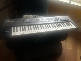 Roland Rs-70 synthesizer
