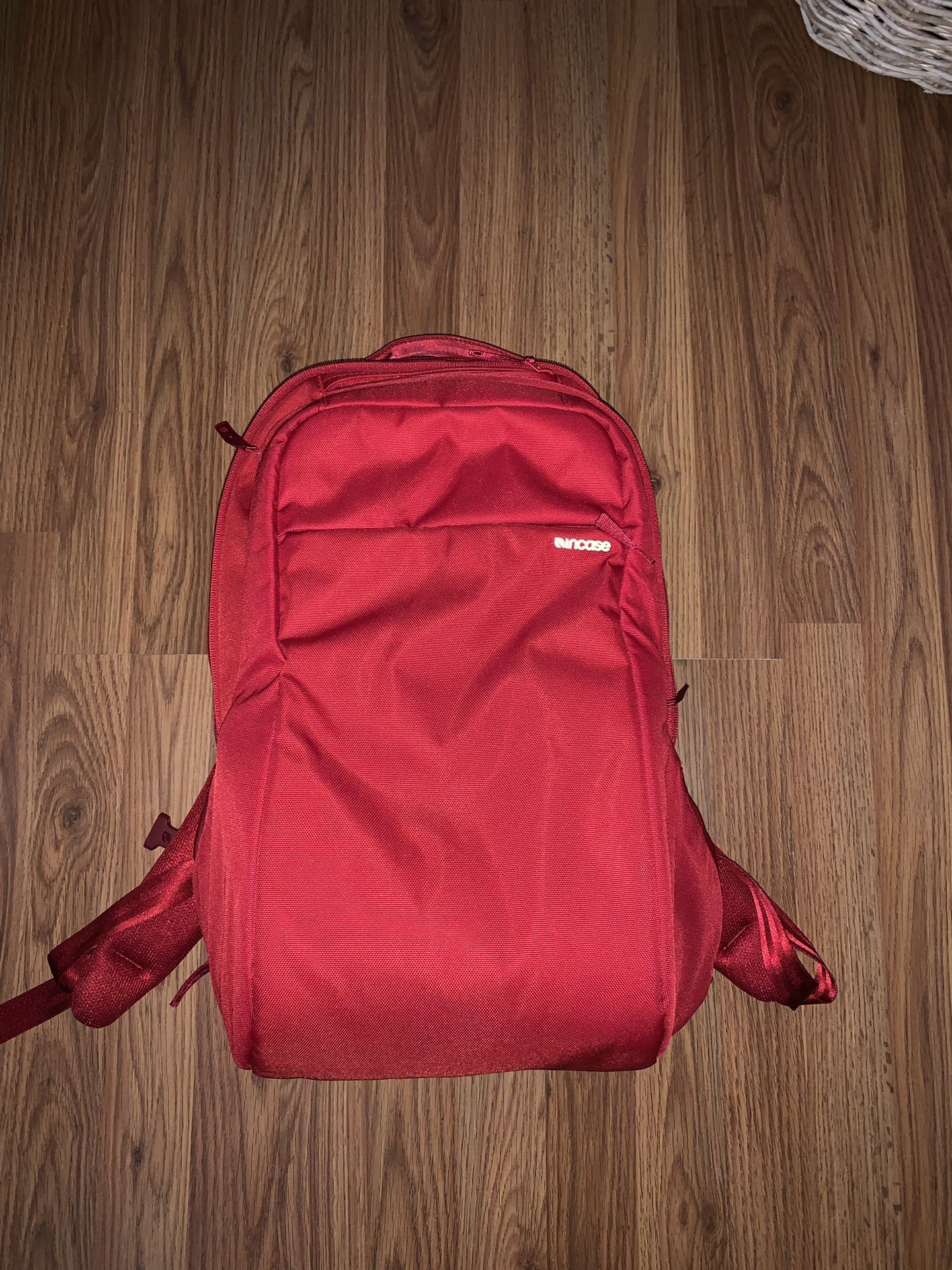 Incase icon backpack