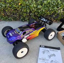 Losi 8ight 1/8 4x4 Nitro Truggy RC Car RTR