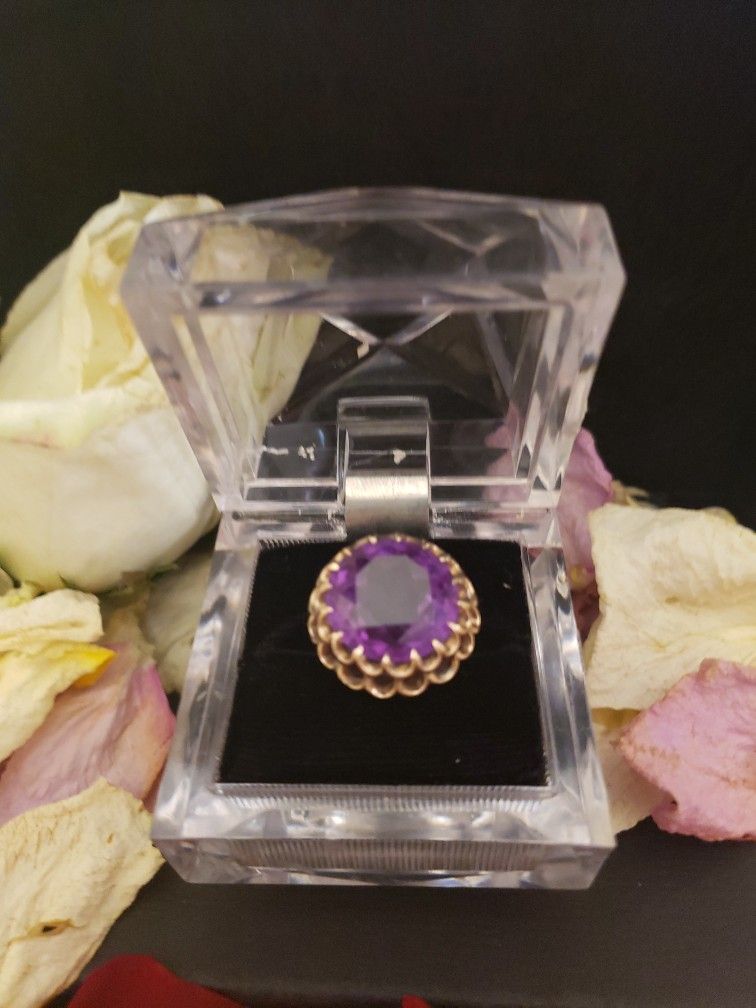 Amethyst And 14k Yellow Gold Ring