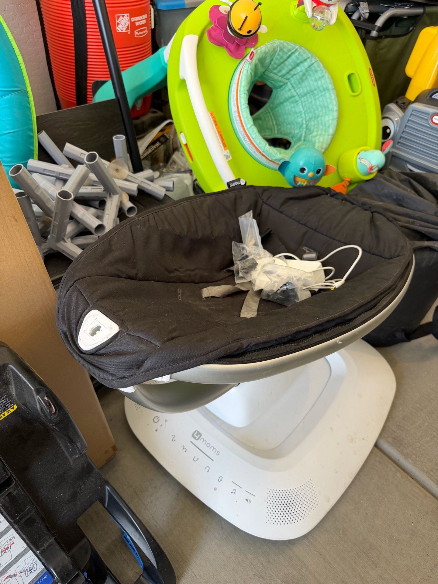 A bunch of baby stuff! (Items in description)