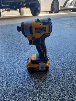 Dewalt ATOMIC Nuevo $130 Con La Vateria Firm Price