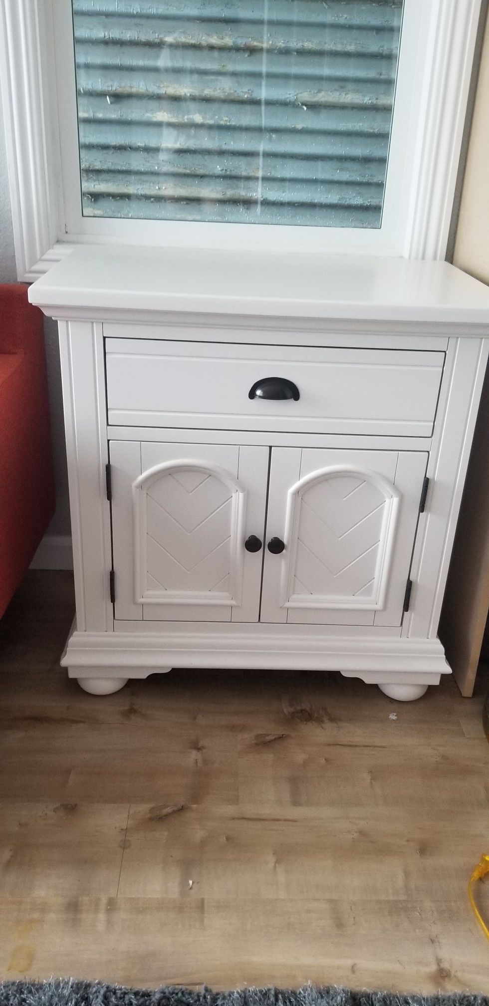 White nightstand/end table