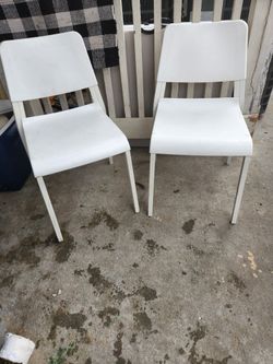 8 Plastics White Chair's