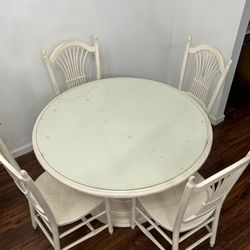 COUNTRY WILLOW 48” ROUND TABLE WITH 4 CHAIRS