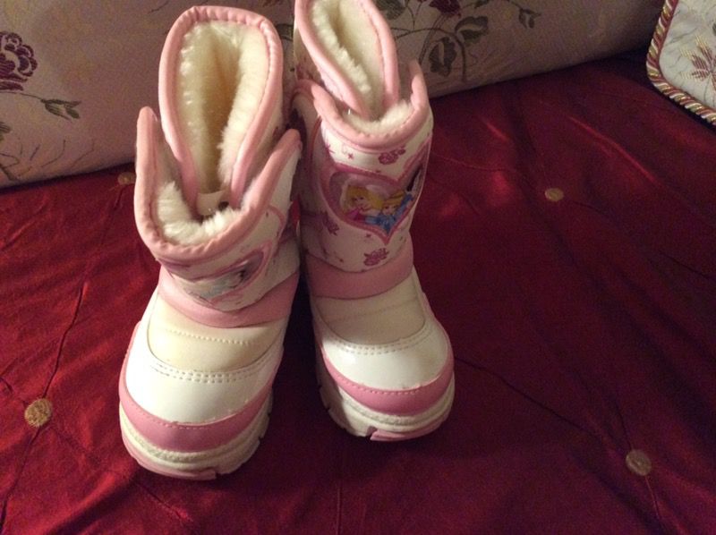 Disney Princess Snow Boots size 5-6