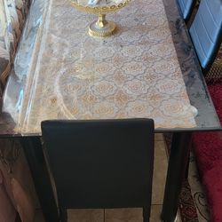 I’m selling table with 4 chair 
