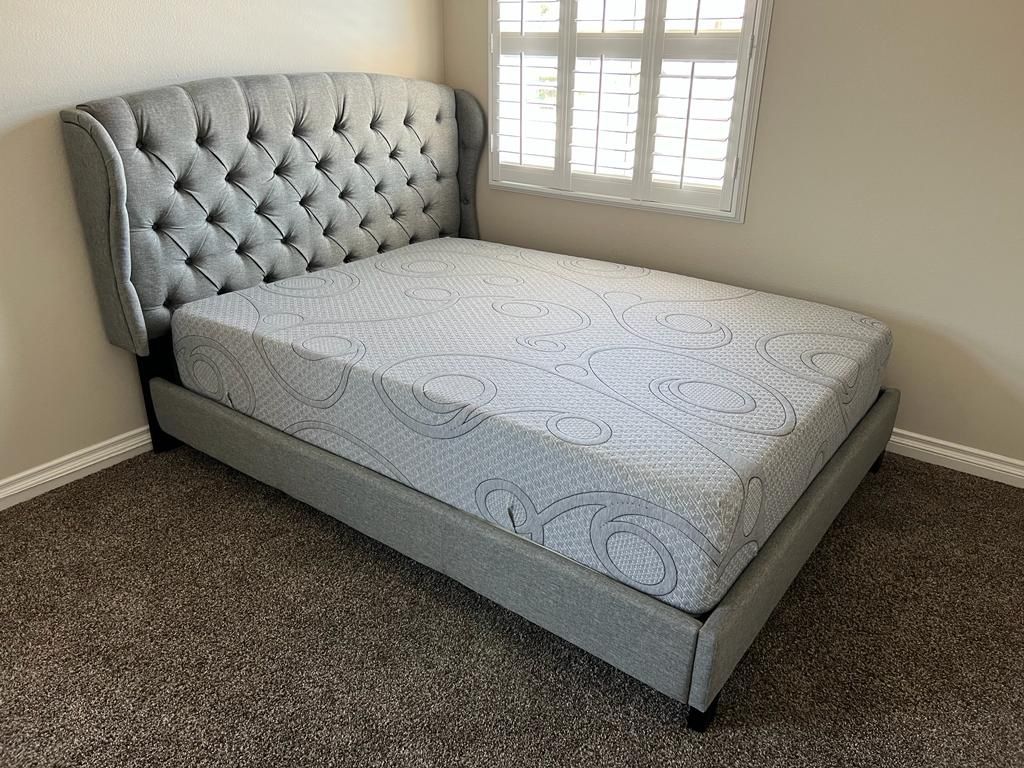 Queen Complete Bed With Memory Foam Mattress