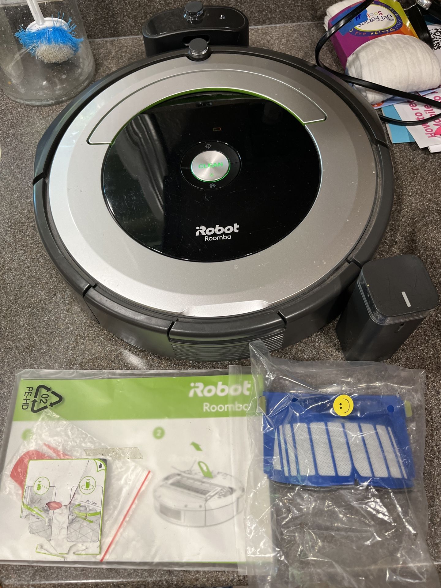 Roomba (read description) IRobot