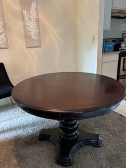 Mahogany round dining table 47"